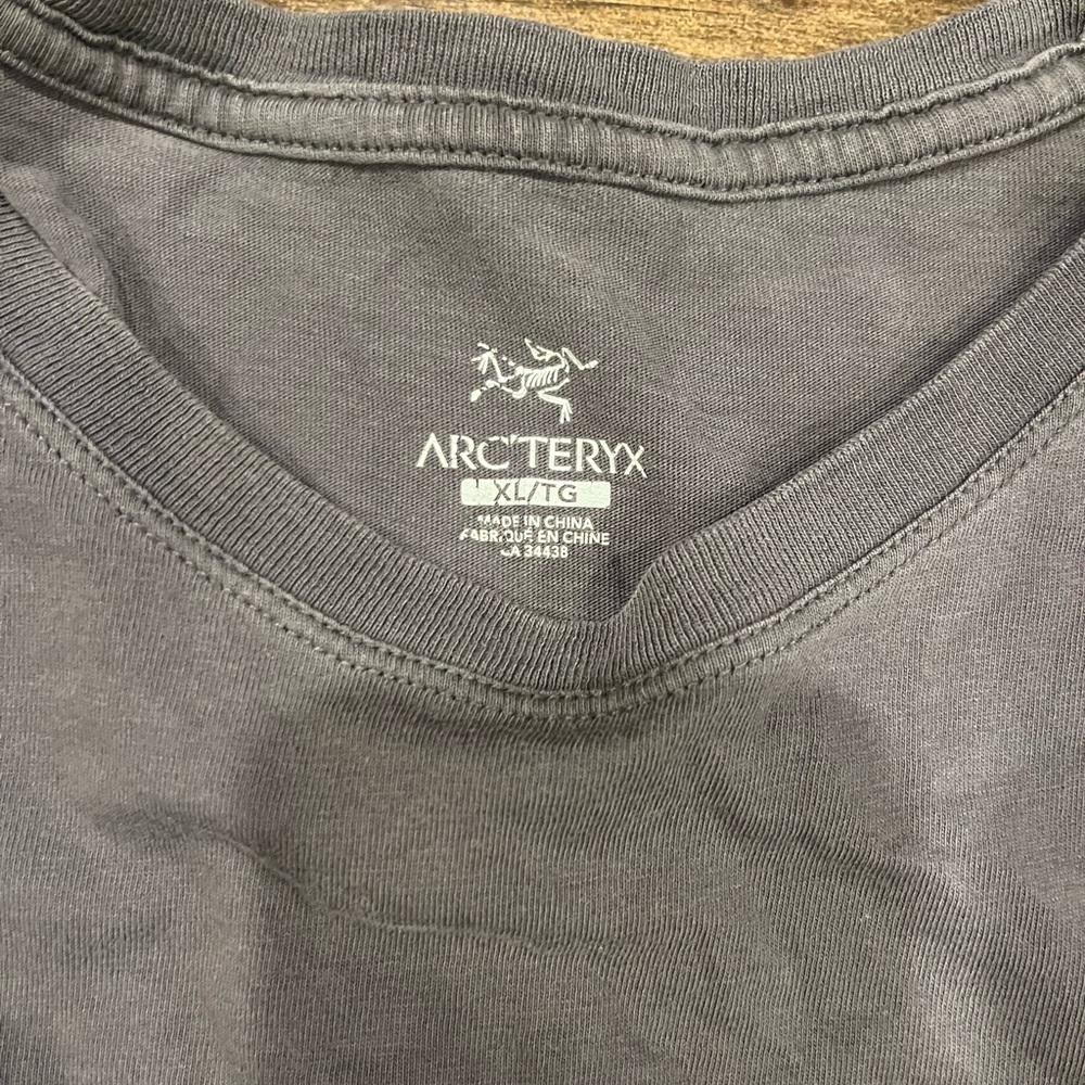 Men’s XL Arc'teryx Charcoal Tee Graphic - Picture 3 of 6